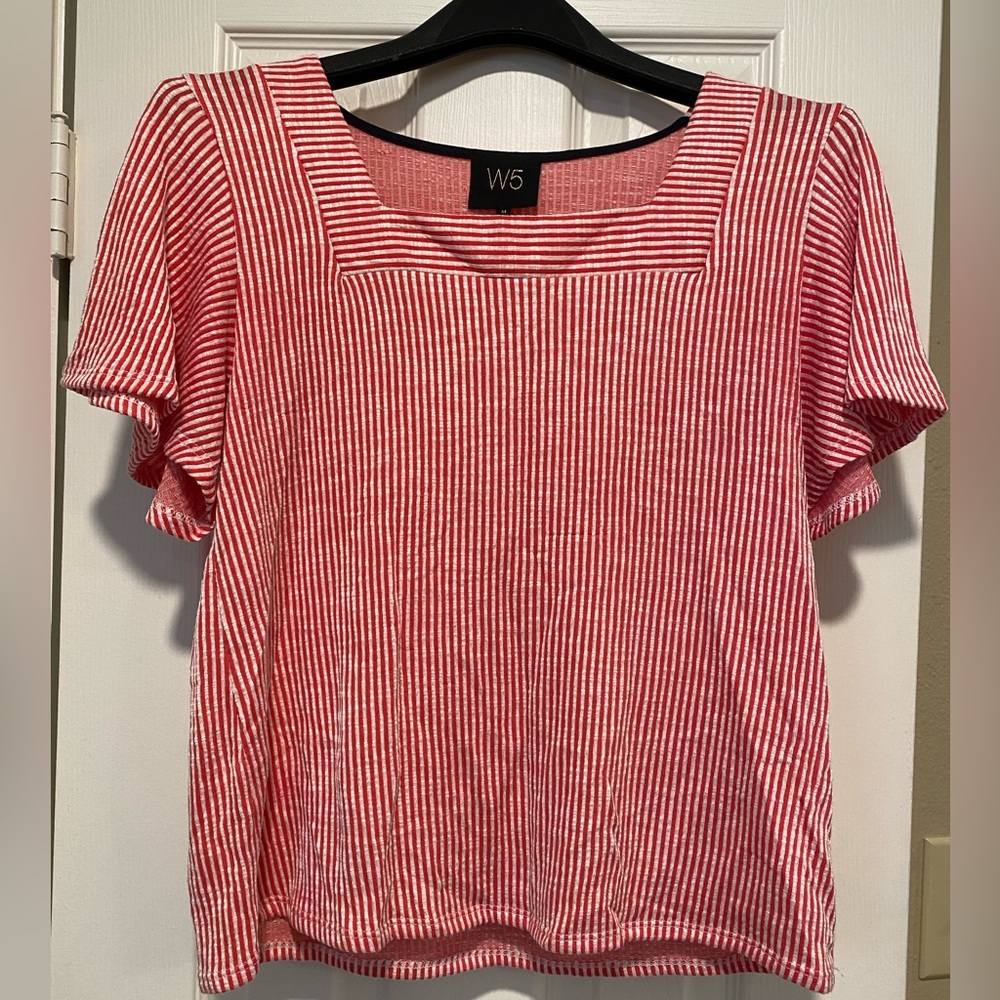 W5/Anthropologie red/white flutter sleeve blouse, size medium
